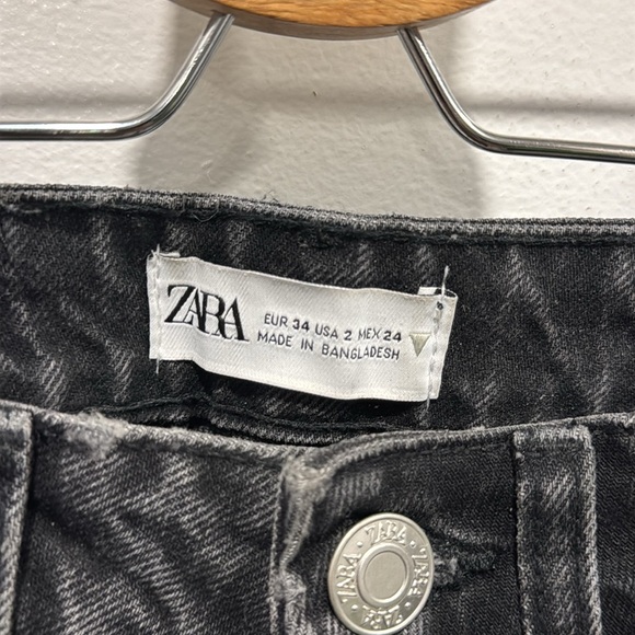 ZARA Women's Black High Waist Mom Fit Jeans - Picture 5 of 6